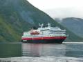 MS POLARLYS ankert im Norangsfjord