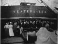 Crew der ersten Hurtigrutenfahrt der VESTERAALEN - aus dem Buch "På Nordnorsk Kjøl Vesteraalens Dampskibsselskab Gjennom 75 ÅR" ©Hurtigruten ASA - Rechtsnachfolger der VDS