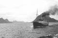 DS LOFOTEN vor Hadsel / public domain - Fotograf: Anders Beer Wilse/Norwegian Museum of Cultural History